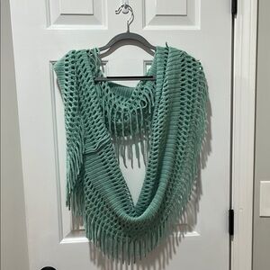 Vibrant Green Fringed Shawl with Lightweight Knit Design